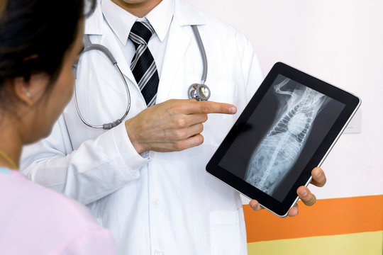  x-Ray or direct radiograph with out film , film-less concept. Veterinarian doctor show digital file of animal on tablet to owner pet in Veterinary hospital.