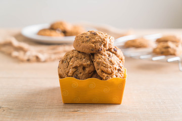 chocolate and cashew nut cookies