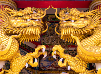 Fototapeta premium Gold dragon statues in Chinese religious venues