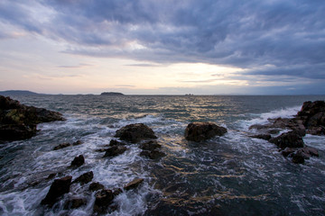 Obraz premium Sea waves on the coast of the Japanese Sea.