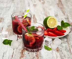 Lemonade with srtawberries