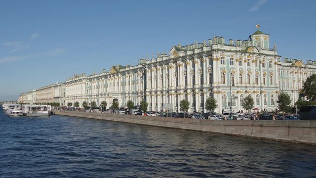 Time-Lapse of The Hermitage and car traffic in a sunny day