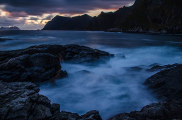 Obraz premium Abenddämmerung in den Lofoten