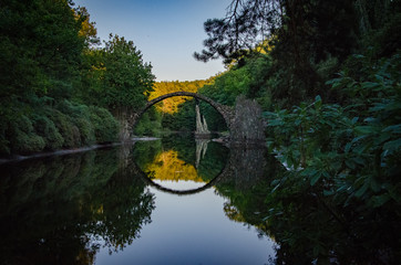 Rakotzbrücke im Abendlicht