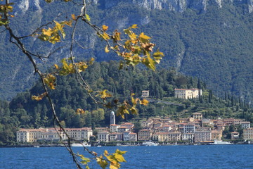 Zauberhafter Lario / Blick über den Comer See nach Bellagio