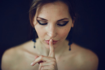 Naklejka premium glamor portrait of a girl with makeup and cosmetics