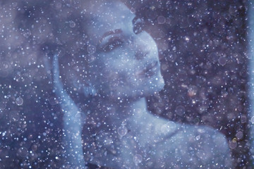 Obraz na płótnie Canvas young woman makeup winter snow
