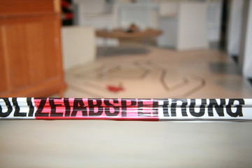 Polizeiabsperrung nach Todesfall