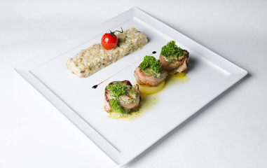 Pork medallions with perlotto with mushrooms and cherry tomatoes