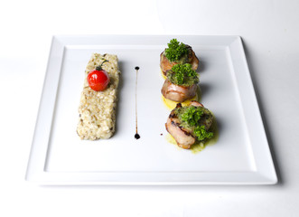 Pork medallions with perlotto with mushrooms and cherry tomatoes