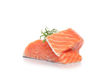 pavé de saumon sur fond blanc