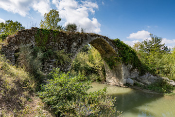 Fototapeta na wymiar Antico ponte Romano nei pressi di Squillace, provincia di Catanzaro IT