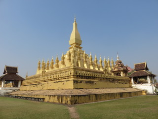 Fototapeta na wymiar ミャンマーの黄金寺院