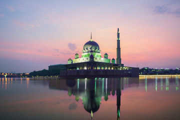 Fototapeta na wymiar Putrajaya mosque between sunsire in Kuala Lumpur, Malaysia. Pink mosque in Kuala Lumpur, Malaysia. Asia.