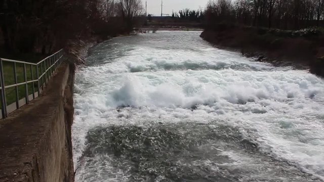 Scarico acqua centrale idroelettrica