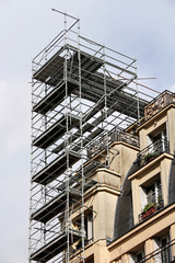 Fototapeta na wymiar Scaffolding -Renovation work - uptown Paris
