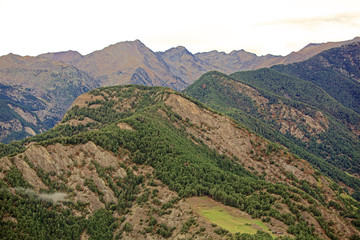 Fototapeta na wymiar Escape to the Pyrenees from dawn to dusk Set of panoramic images of the Pyrenees from the sunrise to the sunset, where we can appreciate: meadows, mountains, rivers, villages, houses.