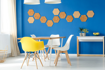 Colorful dining room with cork © Photographee.eu