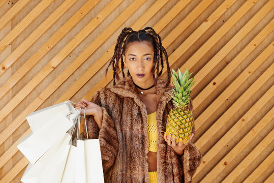 Nineties Yellow Girl shopping with Pineapple