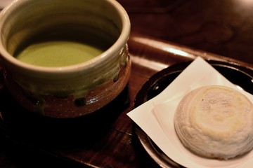 抹茶と梅ヶ枝餅