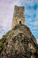 Le ch&acirc;teau de Peyrusse le Roc