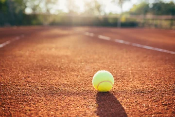 Zelfklevend Fotobehang Tennis ball on clay court © yossarian6