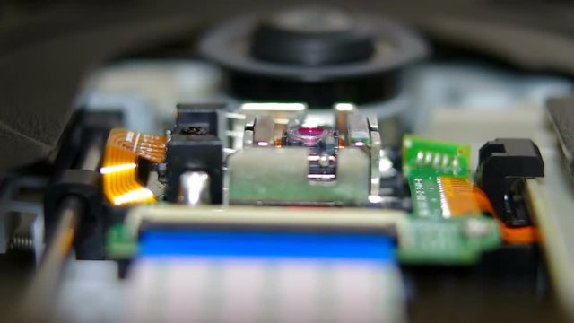Operation of the cdrom mechanism without disk