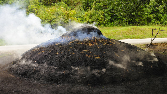 Il vecchio lavoro del carbonaio