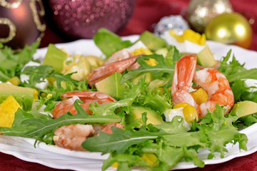 Green salad with shrimps and avocado