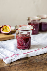 Himbeere marmelade mit passionsfrucht