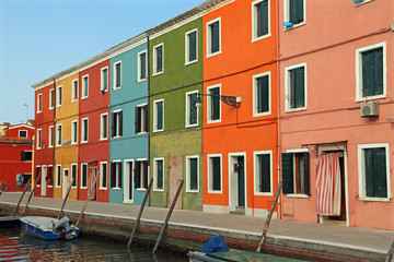 Fototapeta na wymiar houses on the island of Burano a few miles from Venice in Northe