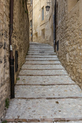 Fototapeta na wymiar the alley of Spoleto