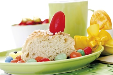 Easter table setting with Hefekranz, German pastry