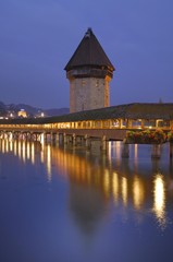 Fototapeta premium Kapellbruecke mit water tower at dusk, Lucerne, Switzerland, Europe