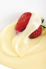 Vanilla pudding and fresh strawberry