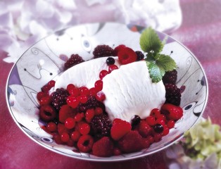 Wild berry sundae