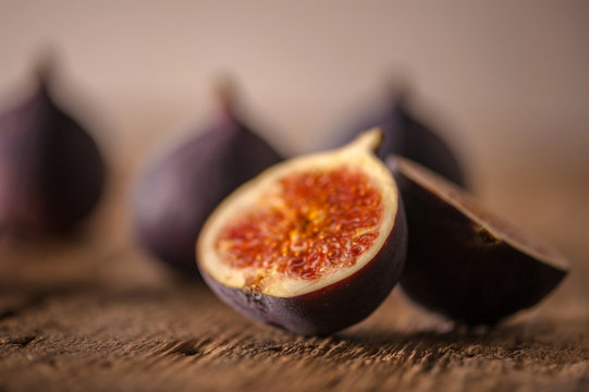 Fresh figues on wooden background