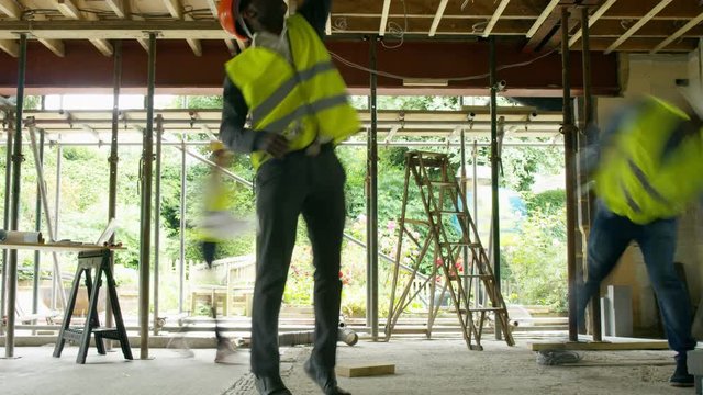  Time lapse of busy construction team working together on building site