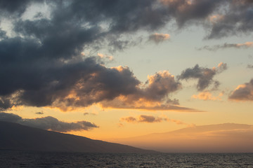 Fototapeta premium Beautiful sunrise on a tropical island