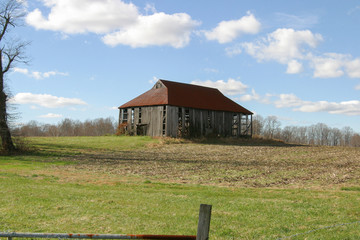 OLD ABANDON BARN