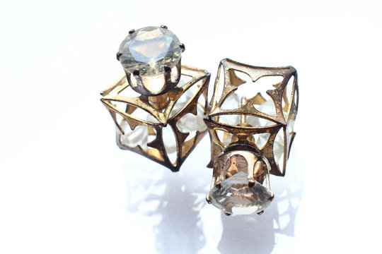 Jewelry petite earrings with diamonds in white pearl.