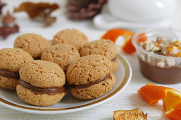 AMARETTI SERVITI NEL PIATTINO