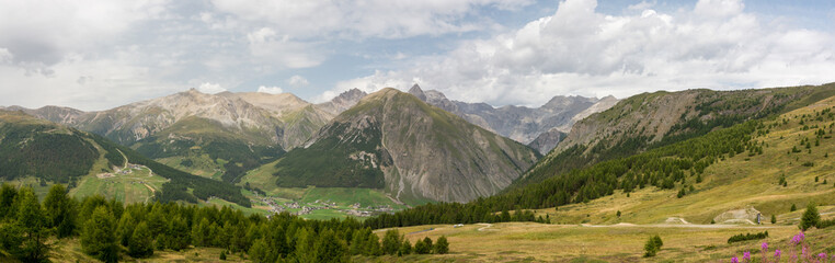 Obraz premium Alps around small remote city of Livigno in Italy