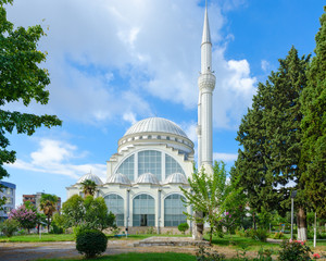Fototapeta na wymiar Abu Bekr Mosque (Mosque of Sheikh Zamil Abdullah Al-Zamil), Xhamia e Madhe, Shkoder, Albania