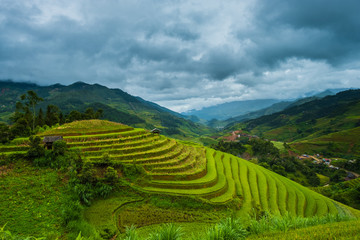 Fototapeta na wymiar Beautiful landscape of rice terrace fields in Mu Cang Chai, Vietnam