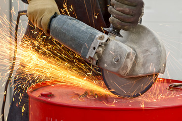 Gros plan &eacute;tincelles disque a tron&ccedil;onner