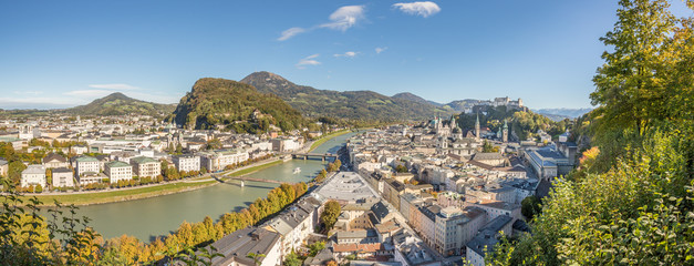 Fototapeta premium Salzburger Altstadt im Herbst, Panorama