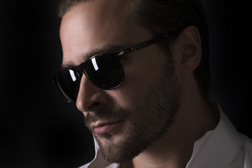 Obraz premium Modello con occhiali da sole - volto