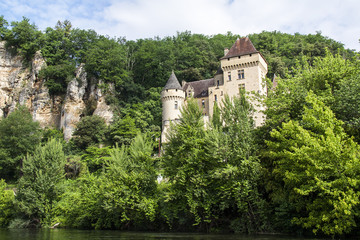 Fototapeta na wymiar La Roque Gageac vue depuis la Dordogne. Dordogne. Nouvelle Aquitaine