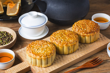 Obraz na płótnie Canvas The popular mid-autumn festival is celebrated by Chinese all over the world / Mooncake Festival / Usually after reunion dinner,mooncake are served with hot Chinese tea and children playing lanterns